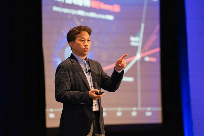 곽노정 SK하이닉스 사장이 지난해 열린 ‘2024 SK 글로벌 포럼’에 참석해 기조연설을 하고 있다. (사진=SK하이닉스)