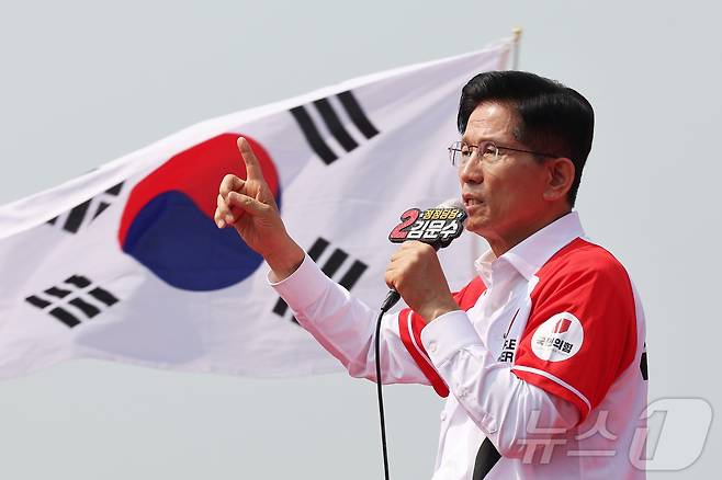 제21대 대통령 선거 사전투표 첫 날인 29일 김문수 국민의힘 대통령 후보가 인천 중구 자유공원에서 유세를 하고 있다. (공동취재) 2025.5.29/뉴스1 ⓒ News1 김민지 기자