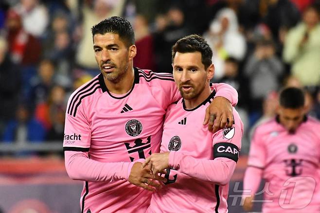 리오넬 메시(오른쪽)와 수아레스 ⓒ AFP=뉴스1