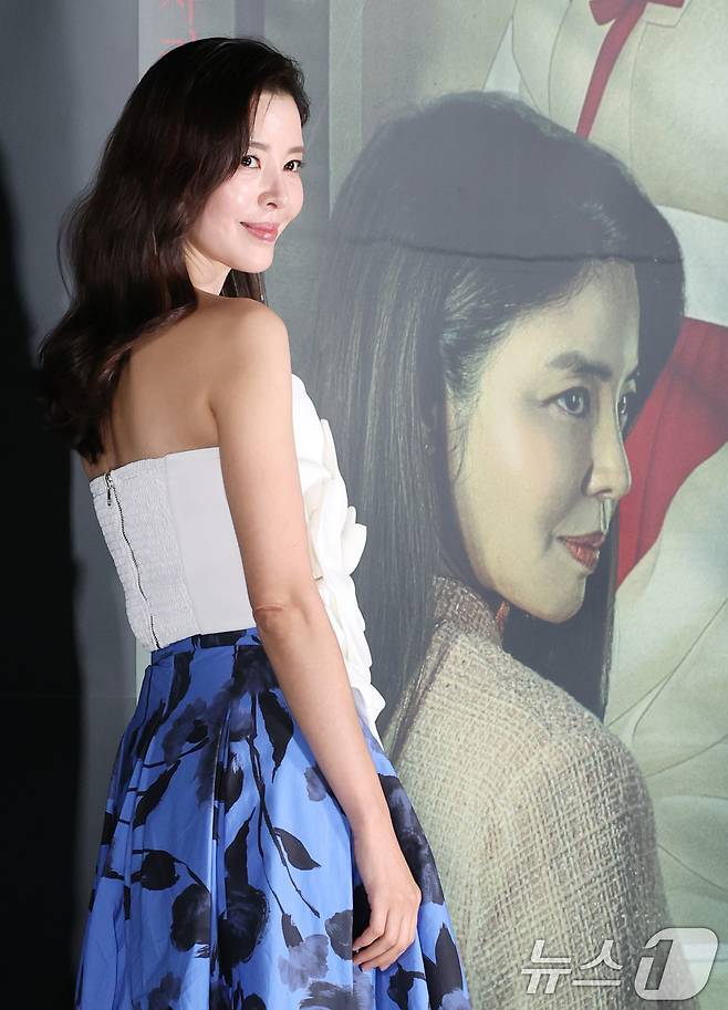 배우 김규리가 29일 서울 용산구 CGV용산아이파크몰에서 열린 영화 ‘신명’(감독 김남균) 제작보고회에 참석해 포즈를 취하고 있다. '신명'은 신비로운 힘을 이용해 권력을 쥐려는 한 여인 윤지희(김규리 분)와 숨겨진 거대한 진실을 파헤치는 저널리스트 정현수(안내상 분)의 치열한 싸움 그리고 은밀한 음모, 주술과 정치의 결탁을 파헤치는 충격적인 스토리를 담아낸 작품이다. 2025.5.29/뉴스1 ⓒ News1 권현진 기자