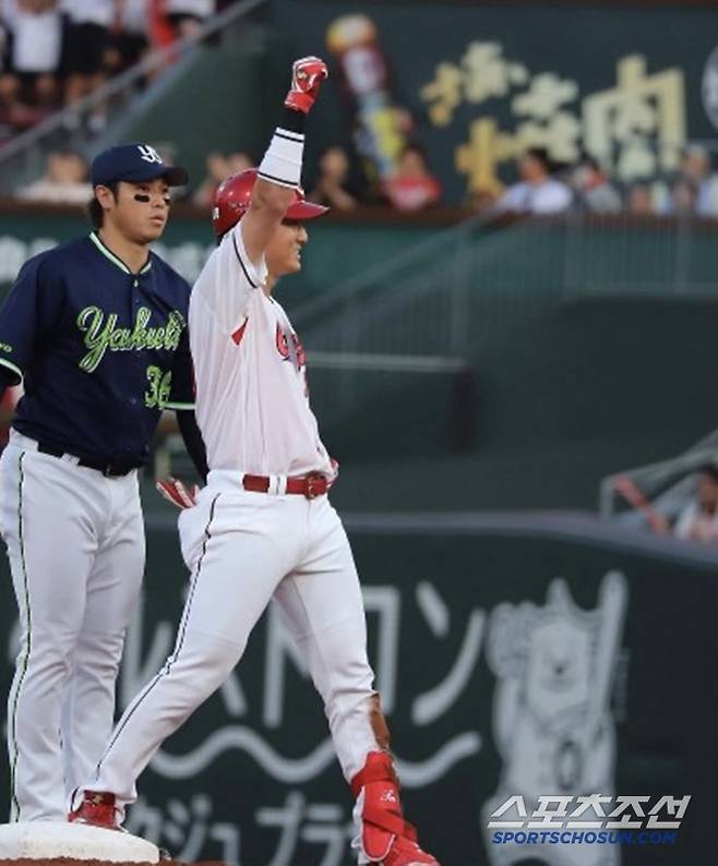 사사키는 22일 야쿠르트전 1회 첫 타석에서 2루타를 때렸다. 2경기, 4타석 만에 프로 첫 안타를 신고했다. 사진캡처=사사키 다이 SNS
