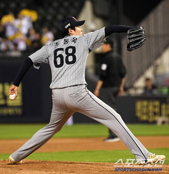 28일 잠실구장에서 열린 LG 트윈스와 한화 이글스의 경기. 한화 조동욱이 역투하고 있다. 잠실=박재만 기자 pjm@sportschosun.com/2025.05.28/