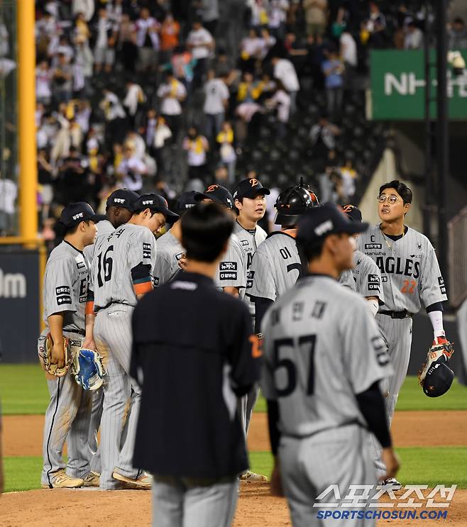 28일 잠실구장에서 열린 LG 트윈스와 한화 이글스의 경기. 연장 11회 접전끝 승리한 한화 선수들이 환호하고 있다. 잠실=박재만 기자 pjm@sportschosun.com/2025.05.28/
