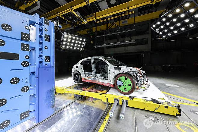 포르쉐의 전기차 충돌 테스트 현장(포르쉐)