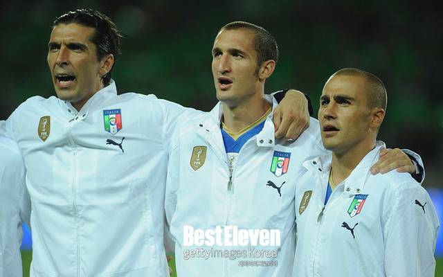 2000년대 이탈리아 수비의 상징, 부폰-키엘리니-칸나바로 트리오. 대표팀 경기 전 국가를 제창하는 모습. (사진=Getty Images)