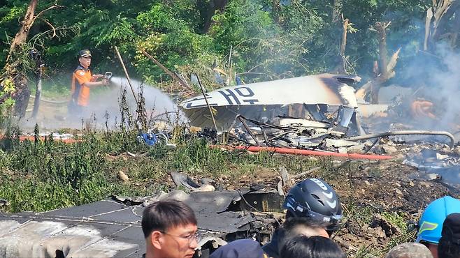 29일 오후 1시 35분쯤 경북 포항 남구 동해면 야산에 해군 해상 초계기 (P-3C)가 추락해 전소됐다./뉴스1