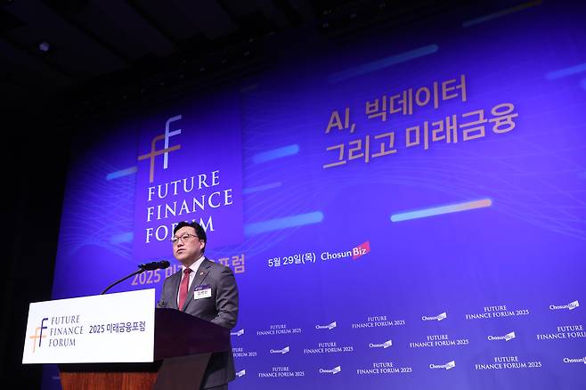 김병환 금융위원장이 29일 서울 중구 웨스틴조선호텔에서 열린 조선비즈의 '2025 미래금융포럼'에서 축사를 하고 있다. /조선비즈