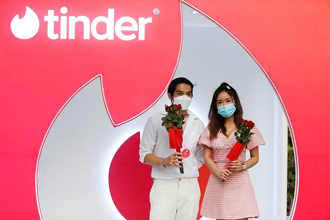 2022년 2월 태국 방콕에서 틴더가 개최한 '오른쪽으로 스와이프 하세요' 이벤트. /로이터뉴스1