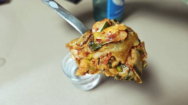 20250528_232155.jpg 저녁 와이프가 한 간짜장 사온 메밀전병과 빵