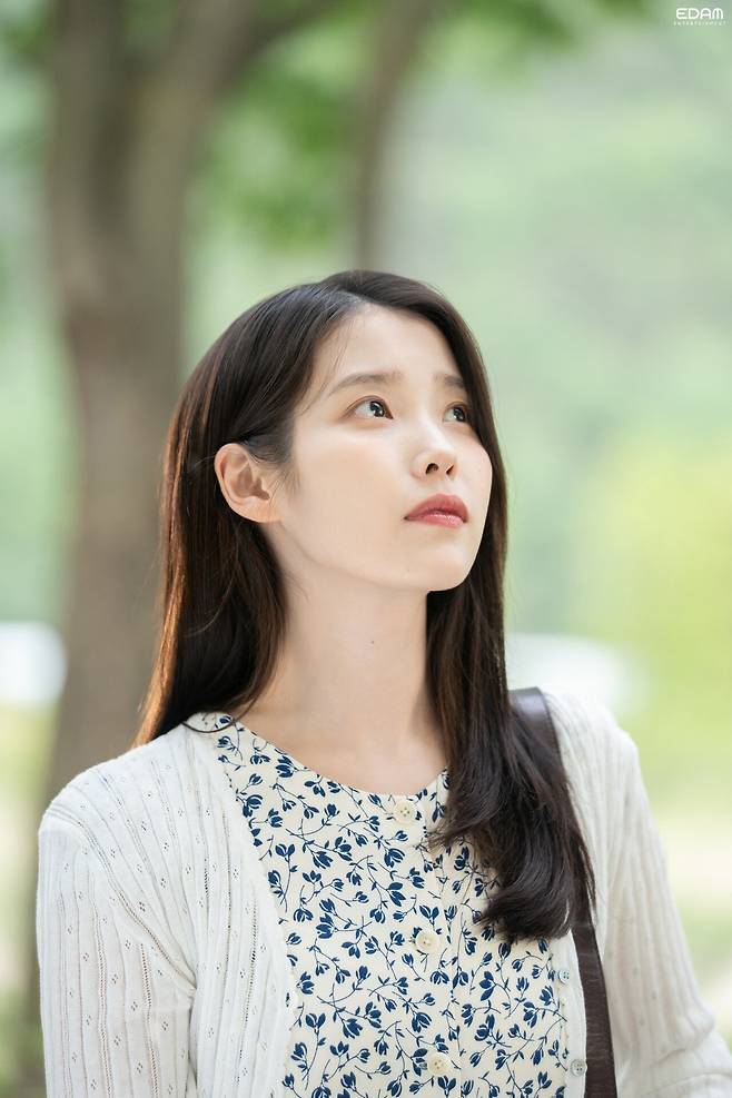 아이유 네버엔딩스토리 뮤비촬영 비하인드 사진jpg