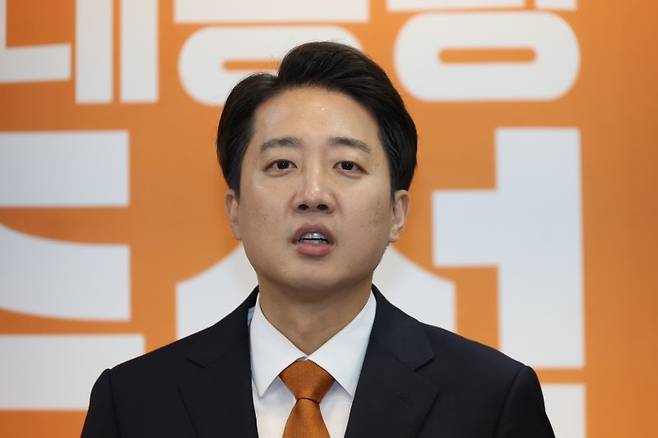 이준석 개혁신당 대통령 후보가 29일 오전 서울 여의도 국회에서 TV토론 당시 여성 신체 부위 언급에 대한 사과와 이재명 더불어민주당 후보 아들 의혹 관련 긴급 기자회견을 하고 있다. 2025.5.29/뉴스1 ⓒ News1 이광호 기자 /사진=뉴스1