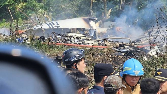 29일 오후 1시 35분쯤 경북 포항 남구 동해면 야산에 해군 해상 초계기 (P-3C)가 추락해 전소됐다. 뉴스1