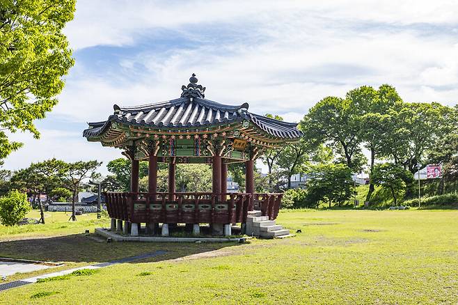 ‘홍주읍성’ 안에 있는 정자.