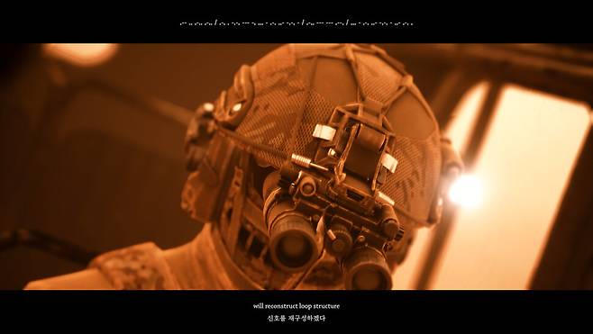 지하 전시장 말미에 상영 중인 장진승 작가의 단채널 영상물 ‘깊은 성찰: 스펙트럼 해독자’(2025)의 한 장면. 코리아나미술관 제공