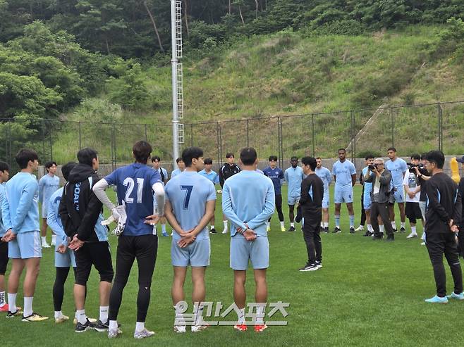 김병수 대구 감독이 29일 대구 수성구의 대구FC 스카이포레스트에서 열린 선수단 상견례 중 발언하고 있다. 대구=김우중 기자