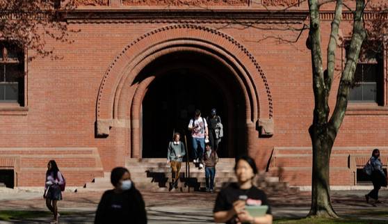 도널드 트럼프 미국 대통령이 하버드대학교에 대한 비난을 이어가는 동시에 외국인 유학생 비율을 15%로 줄여야 한다고 주장했다. 사진은 하버드대 캠퍼스. [사진=연합뉴스]
