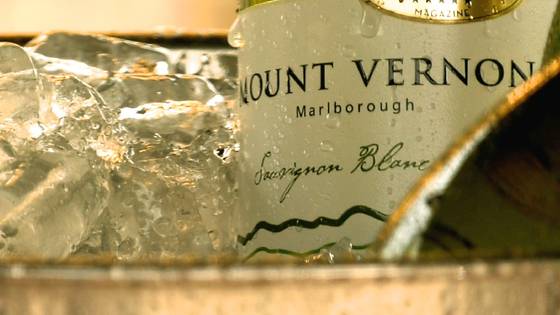 이랜드킴스클럽이 ‘모두의 와인 플러스’ 시리즈 신제품으로 뉴질랜드 말보로 지방의 화이트와인을 출시했다. 사진 이랜드킴스클럽