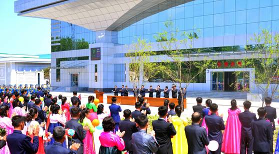 노동신문은 29일 "개건된 두만강역 준공식이 지난 28일 현지에서 진행됐다"라고 보도했다. 뉴스1