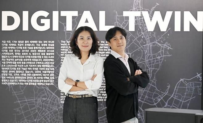 지난 22일 경기도 성남시 네이버 본사에서 고강진 네이버페이 부동산팀 리더(왼쪽)와 이동환 네이버랩스 비전 그룹 부문장이 국민일보와 인터뷰 하고 있다. 성남=이한형 기자