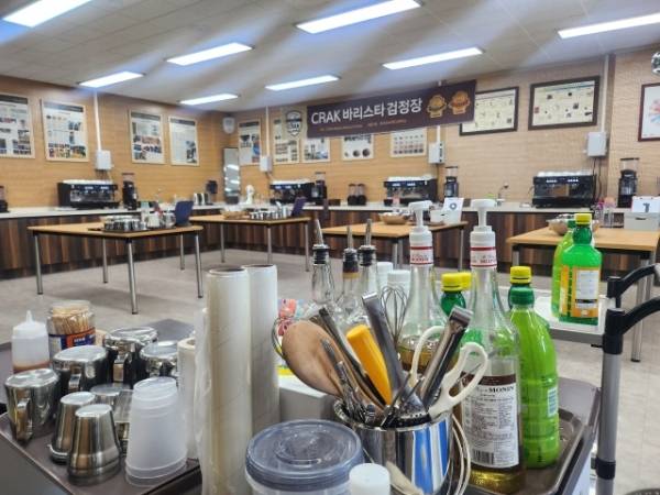 바리스타 수업교실. 박화선기자