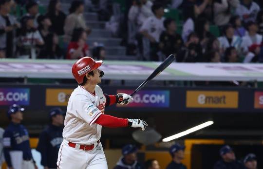 500홈런 대기록 달성한 SSG 최정. 사진[연합뉴스]