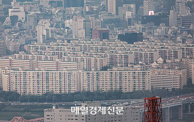 서울 남산에서 바라본 압구정 일대 아파트 단지 모습 [박형기 기자]