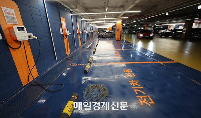 63 빌딩 전기차 충전소 2045.05.29[이충우기자]