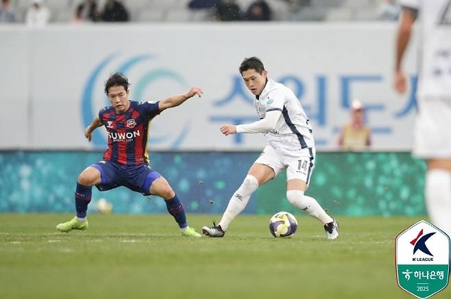 이동경(사진 오른쪽). 사진=한국프로축구연맹