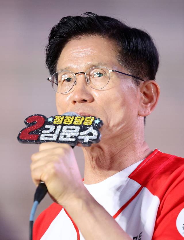 김문수 국민의힘 대선 후보가 28일 대구 중구 동성로를 찾아 유세하고 있다. 연합뉴스