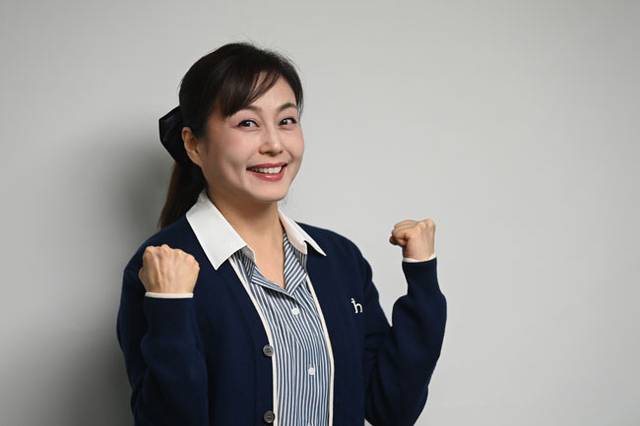 50대 중반의 박현영 대표는 여전히 특유의 밝은 에너지를 뿜어냈다. 왕년의 화려한 방송 경력자답게 카메라 앞에 서자 다양한 포즈를 척척 취했다.  윤성호 기자