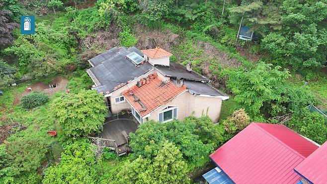 경기도 양평군 서종면 수능리에 소재한 한 주택이 토지 3분의 1값에 경매 시장에 나왔다. 윤병찬 PD