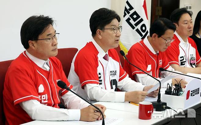 [서울=뉴시스] 조성봉 기자 = 권성동 국민의힘 공동선거대책위원장이 29일 오후 서울 여의도 국회에서 열린 대선 현안 및 추가 공약 발표 기자간담회에서 발언을 하고 있다. 2025.05.29. suncho21@newsis.com