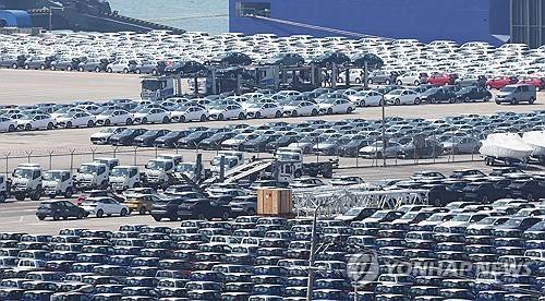 수출 대기 중인 자동차 [연합뉴스 제공]