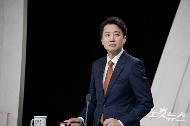 개혁신당 이준석 대선 후보가 27일 서울 마포구 상암동 MBC 스튜디오에서 진행된 정치 분야 TV토론회에 참석해 있다. 국회사진기자단