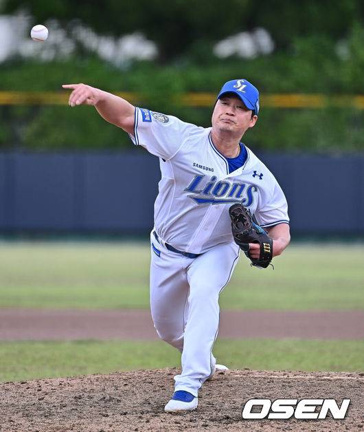 [OSEN=경산, 이석우 기자] 21일 경산 삼성라이온즈볼파크에서 2025 KBO 퓨처스리그 삼성 라이온즈와 롯데 자이언츠의 경기가 열렸다. 삼성 라이온즈 오승환이 역투하고 있다. 2025.05.21 / foto0307@osen.co.kr