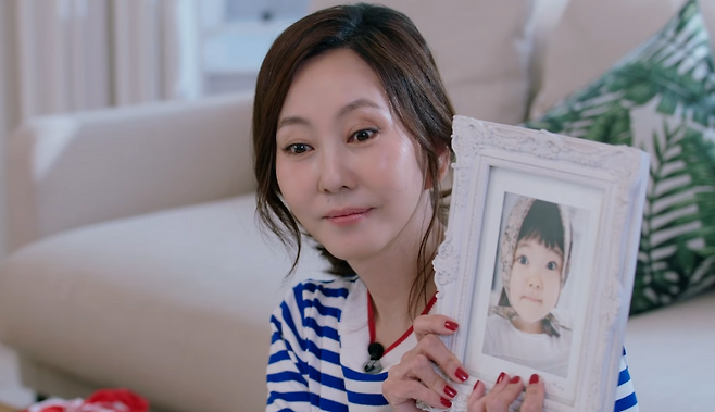 배우 김남주가 자녀들의 어린 시절 모습을 처음 공개했다. 유튜브 채널 ‘김남주’ 캡처