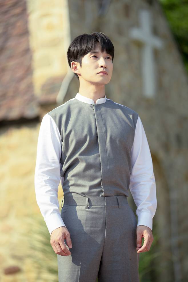 JTBC 드라마 ‘천국보다 아름다운’에서 목사, 고은호 역을 연기한 배우 류덕환 출연장면 사진 스튜디오 피닉스, SLL