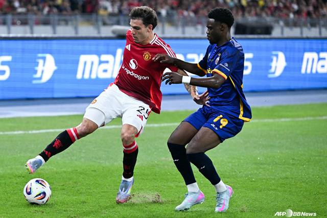 맨유(빨간색 유니폼)-아세안 올스타 경기. /AFPBBNews=뉴스1