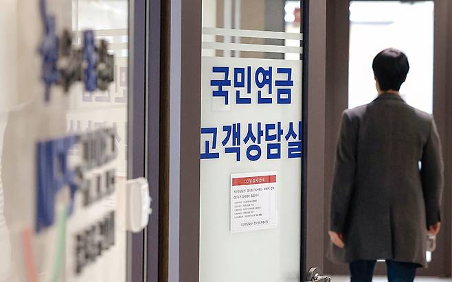 지금의 국민연금 개혁 논의는 '기금 적립금 고갈 방어'라는 잘못된 전제에서 비롯됐다.[사진｜뉴시스]