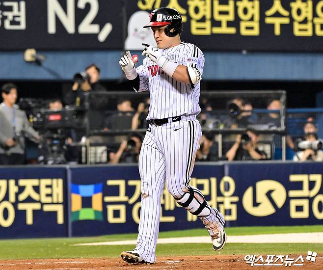 LG 트윈스 주전포수 박동원이 29일 서울 잠실야구장에서 열리는 2025 신한 SOL Bank KBO리그 한화 이글스와의 팀 간 8차전 선발 라인업에서 제외, 하루 휴식을 취하게 됐다. 사진 엑스포츠뉴스 DB