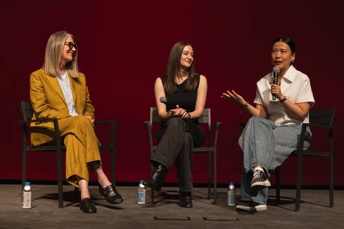 왼쪽부터 매리 앨리스 드럼 프로듀서, 매들린 샤라피안 감독, 도미 시 감독 [월트디즈니 컴퍼니 코리아 제공]