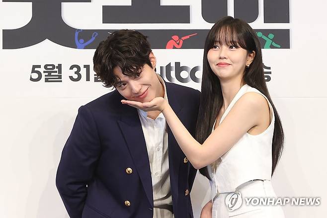 포즈 취하는 박보검-김소현 (서울=연합뉴스) 강민지 기자 = 배우 박보검(왼쪽), 김소현이 29일 서울 구로구 더링크서울에서 열린 JTBC 새 토일드라마 '굿보이' 제작발표회에서 포즈를 취하고 있다. 2025.5.29 
    [재판매 및 DB 금지] mjkang@yna.co.kr