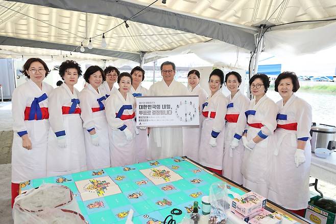 김홍규 시장, 단오장서 대선 투표 참여 독려 [강릉시 제공. 재판매 및 DB 금지]