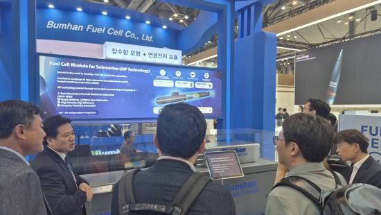 범한퓨얼셀은 지난 28일부터 31일까지 부산 벡스코 제1전시장에서 개최되는 '제14회 국제해양방위산업전 (MADEX 2025)'에 참가해 잠수함(도산 안창호급) 및 무인잠수정용 수소연료전지 등을 소개하고 있다.