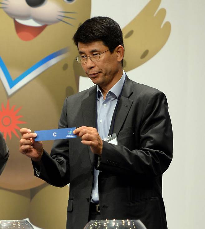 2014년 인천 아시안게임 당시 대한배구협회 기술지도이사로 활약 당시 장윤창 교수. 사진=뉴시스