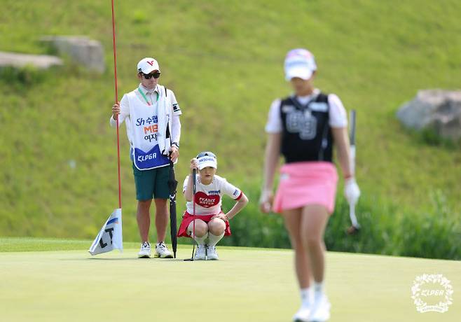 이예원과 박현경(사진=KLPGT 제공)