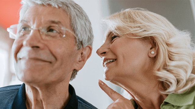 청력 중재를 받은 노인들이 사회적 고립과 외로움이 감소했다는 연구 결과가 발표됐다┃출처: 클립아트코리아