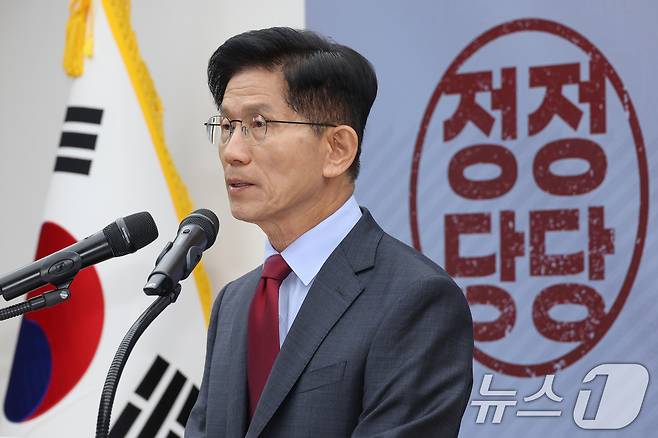김문수 국민의힘 대통령 후보가 사전투표 마지막 날인 30일 오전 서울 여의도 당사에서 대국민 호소문을 발표하고 있다. 2025.5.30/뉴스1 ⓒ News1 안은나 기자