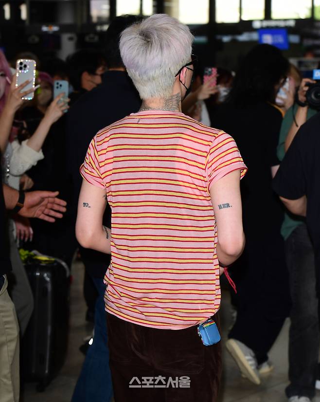 GD(지드래곤)가 입국장을 빠져 나가고 있다. 이주상기자 rainbow@sportsseoul.com