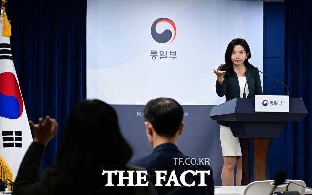 김인애 통일부 부대변인은 30일 정부서울청사에서 열린 정례브리핑을 통해 "이제라도 국제규범을 무참히 훼손하고 국제 평화를 위협하고 있는 북러 간 불법적인 군사협력은 즉각 중단돼야 한다"고 지적했다. /임영무 기자